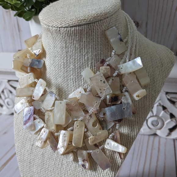 Multi-Strand Shell Cluster Necklace NWOT - Picture 7 of 8